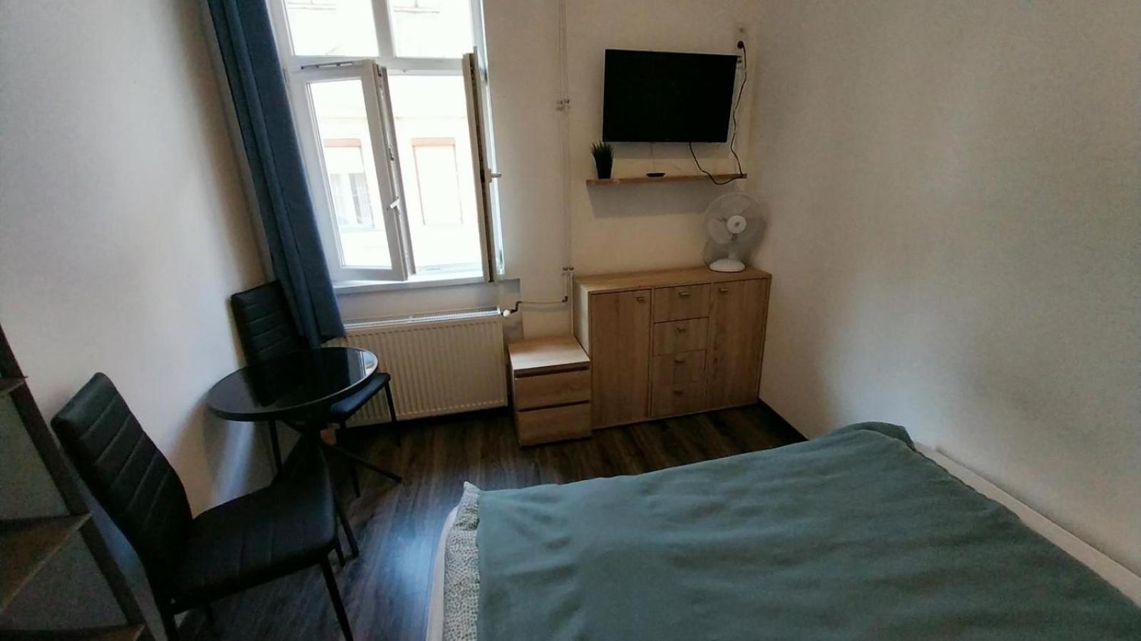 Aradi With Private Bathroom In The Centre Homestay Budapest